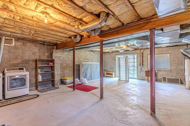 Building Photo - 305 Raymound Blvd