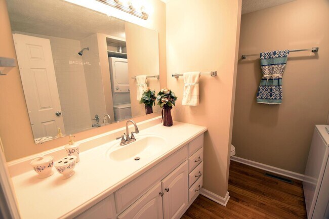 Building Photo - 20 King Arthur Ct