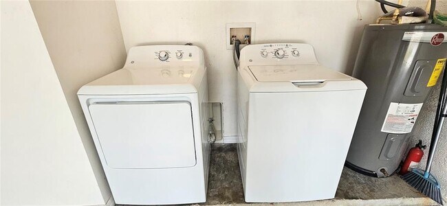 Building Photo - 3619 SW Santa Barbara Pl