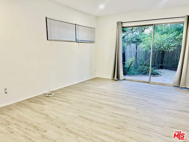 Building Photo - 4675 Laurelgrove Ave