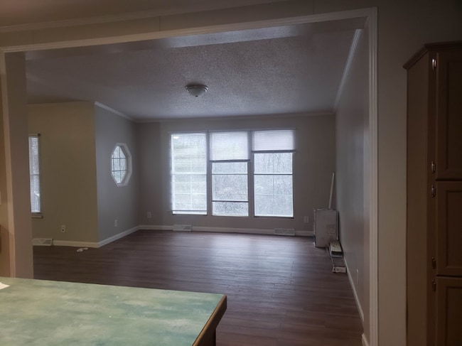 Building Photo - 2084 White Pine M H P Rd