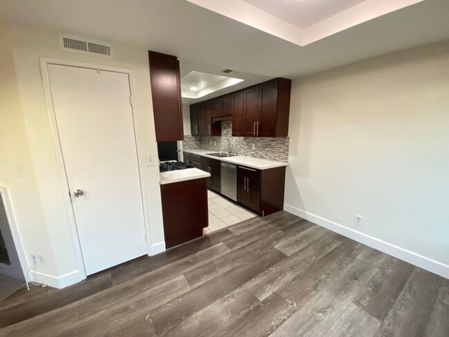 Building Photo - Two Bedroom Luxury Lakewood Condo For Rent!