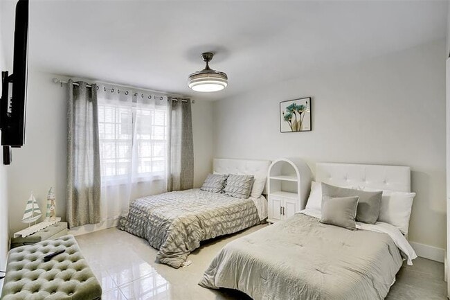 Building Photo - 1129 NE 2nd Ave