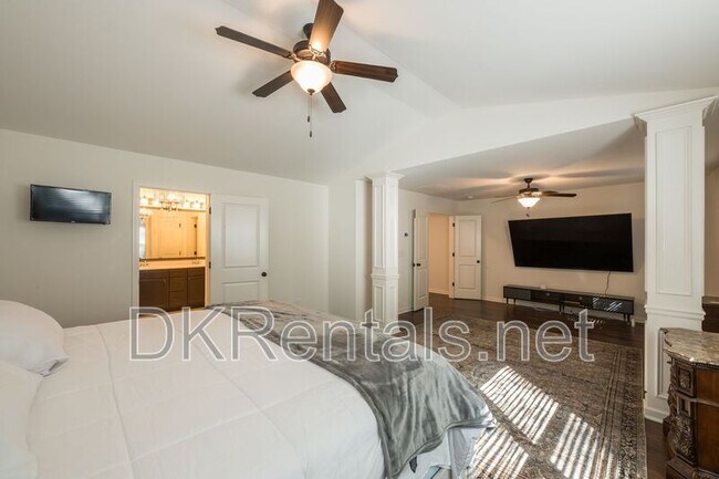 Building Photo - 2662 Stonekey Bend