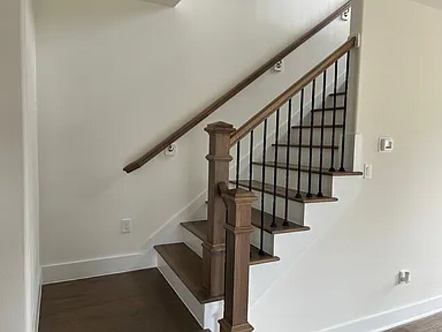 Building Photo - 855 S Victory Dr