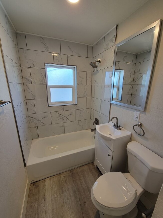 Building Photo - Theall Triplex