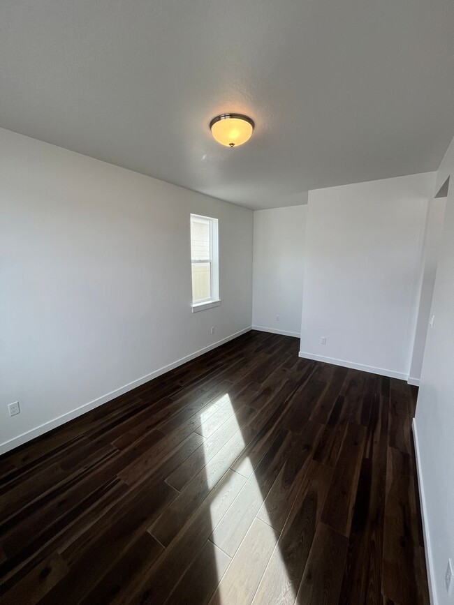 Building Photo - Brand New 3 bed 2.5 bath with flex room No...