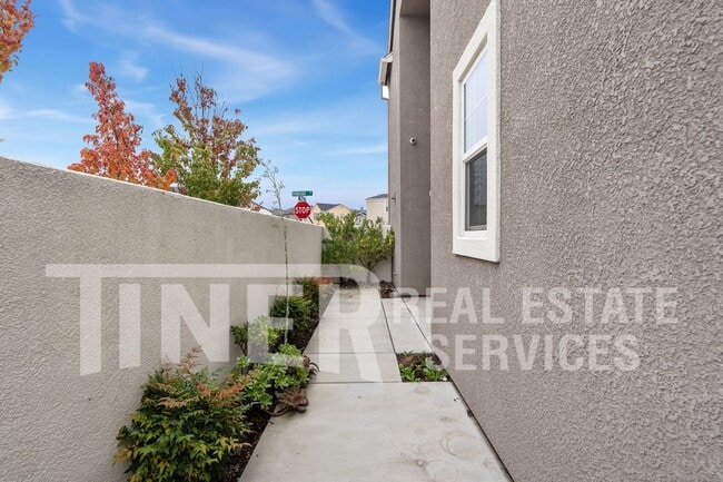 Building Photo - 1580 Parkside Way