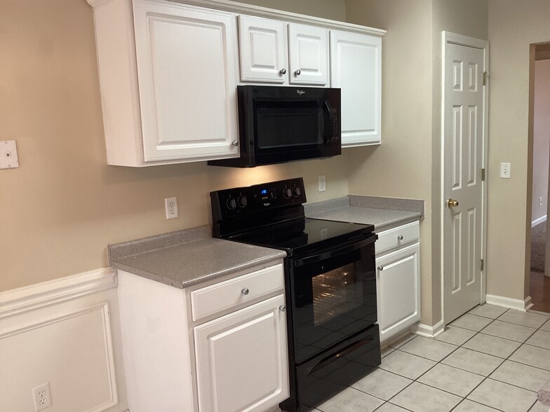 Building Photo - 515 Dresler Rd