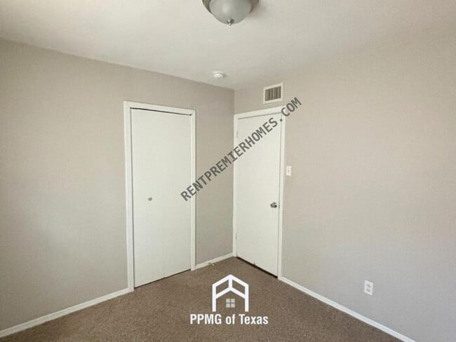 Building Photo - 708 Lehman Dr