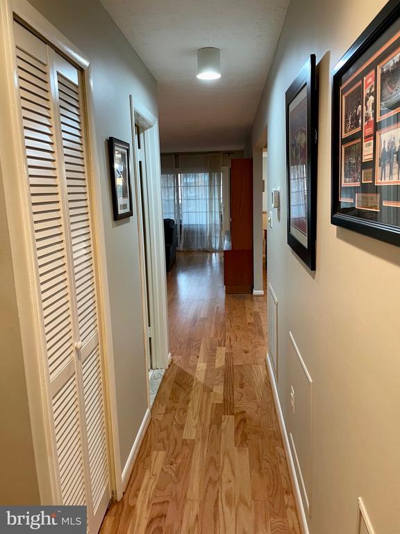 Building Photo - 7 Friendswood Ct