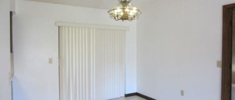 Building Photo - 2200 Oakview Cir