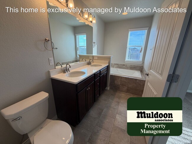 Building Photo - Newer build ready to move in!