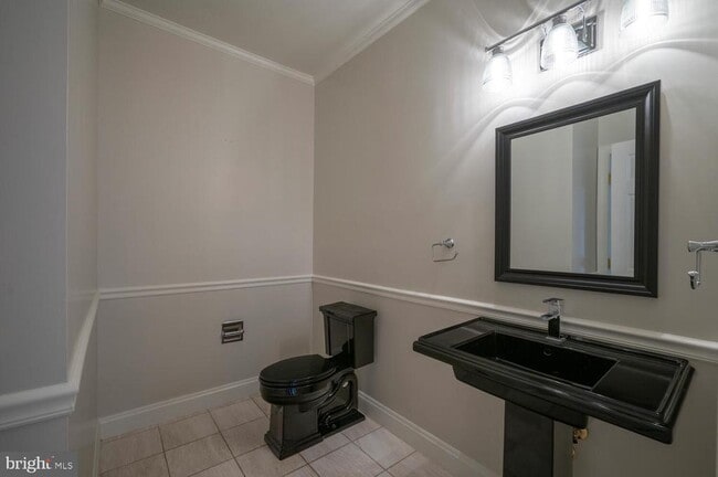 Building Photo - 119 E Jefferson St