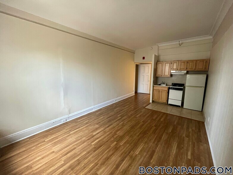 Building Photo - 62 Boylston St