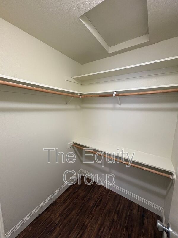 Building Photo - 4300 E Feemster Ave