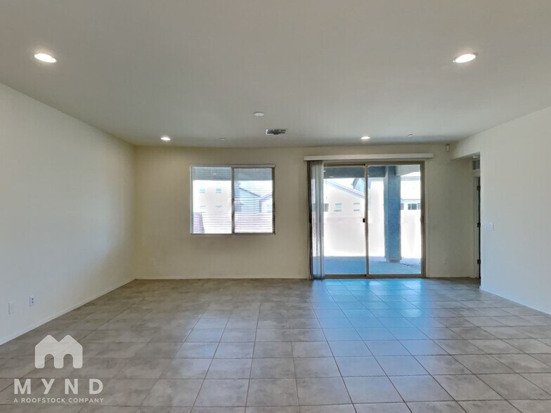 Building Photo - 13057 N Loralei Dr