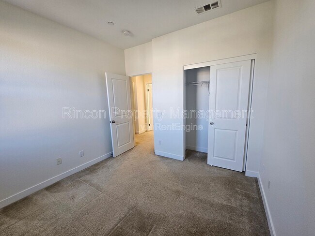 Building Photo - 209 Westpark Ct