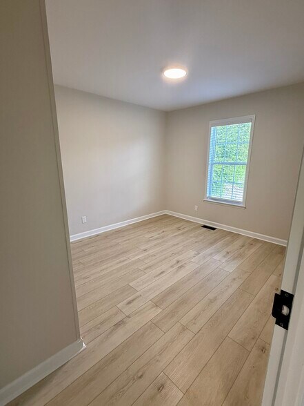 Building Photo - 25 Winterberry Ln