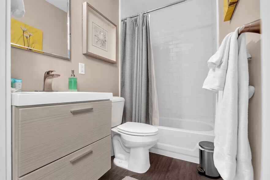 Bathroom - 1104 Cross Ln