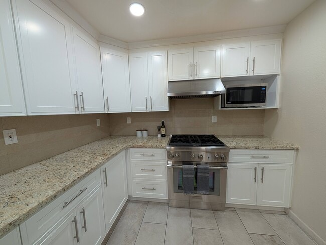 Building Photo - 20400 Summercrest Dr