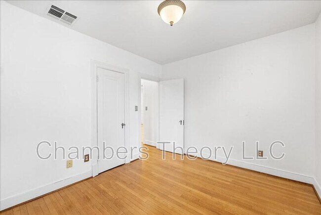 Building Photo - 1105 20th St