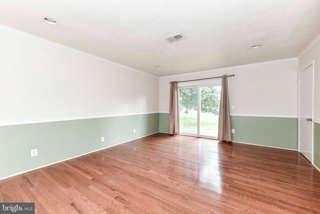 Building Photo - 10135 Forest Hill Cir