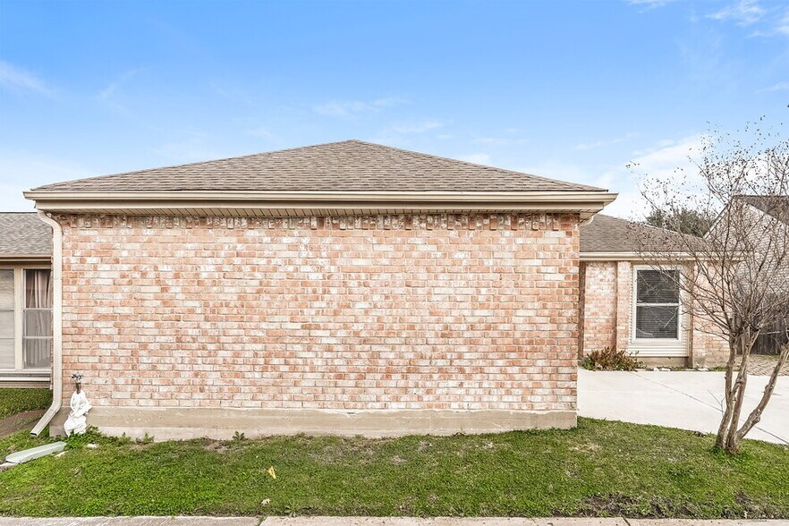 Building Photo - 8506 Deer Meadow Dr