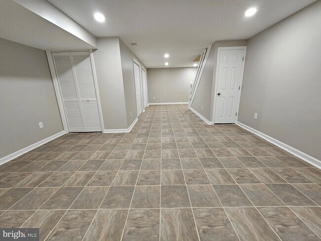 Building Photo - 1519 Roosevelt Dr