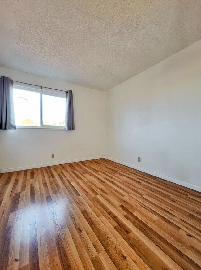 Building Photo - Beautifully Remodeled Two-Story 3bd Duplex w/Attached Garage & Private Yard