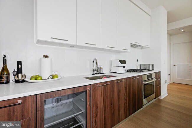 Building Photo - 1650 Silver Hill Dr