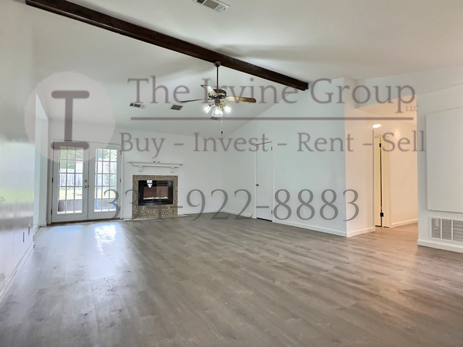 Building Photo - 3 bed 2 bath with 2 car garage
