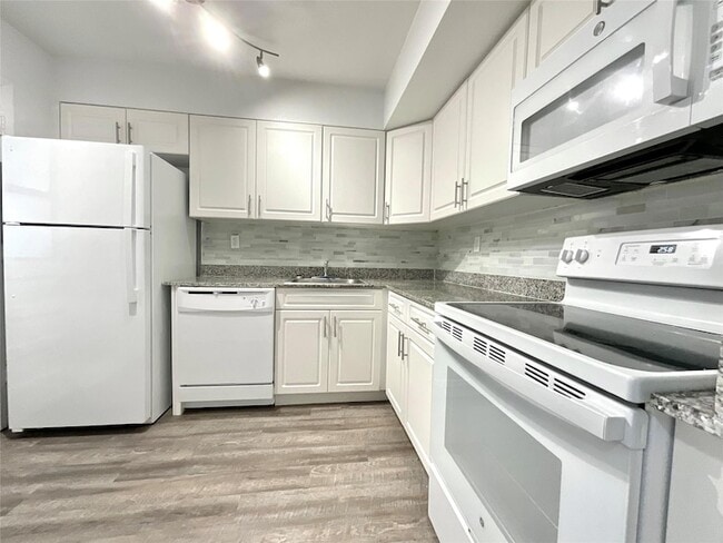 Primary Photo - 9357 SW 77th Ave