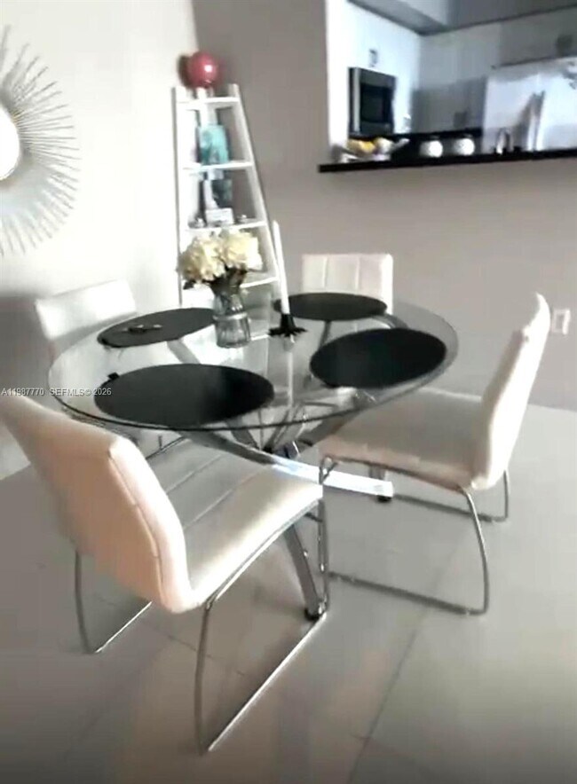 Building Photo - 1155 Brickell Bay Dr