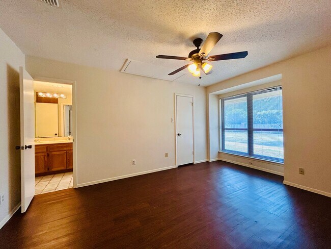 Building Photo - 3801 Manchaca Rd #1 78704 | 1 bed 1 bath $1495