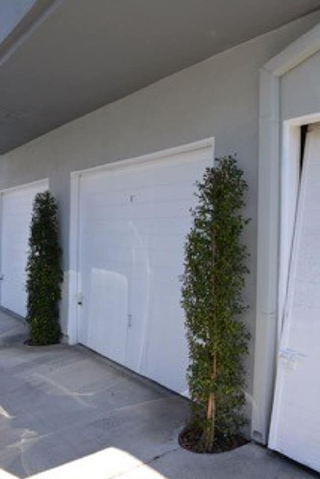 Building Photo - BEAUTIFUL "HILLCREST VILLAGE"  CONDOMINIUM HOME WITH GARAGE