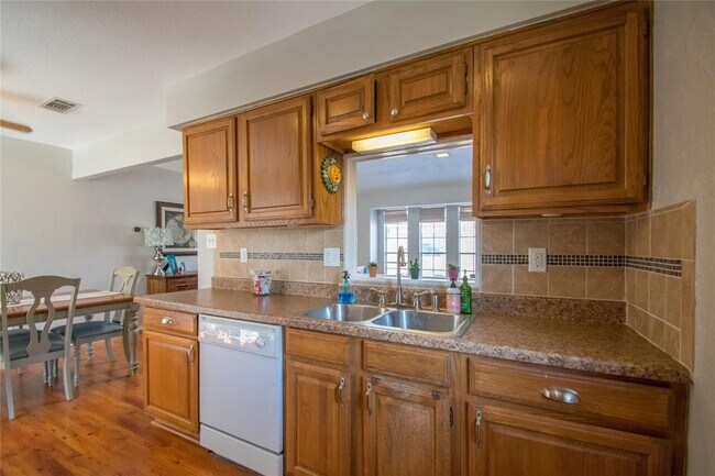 Building Photo - 2611 Brandywyne Dr