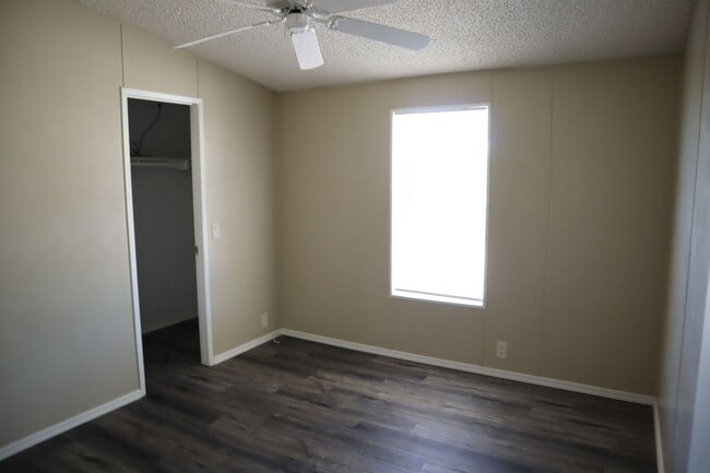 Building Photo - 545 N Sabin St