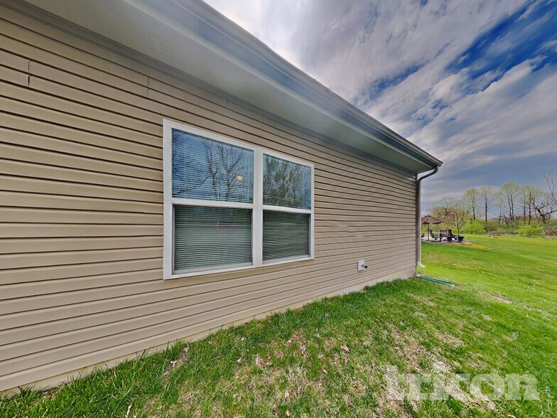 Building Photo - 4714 Angelica Dr