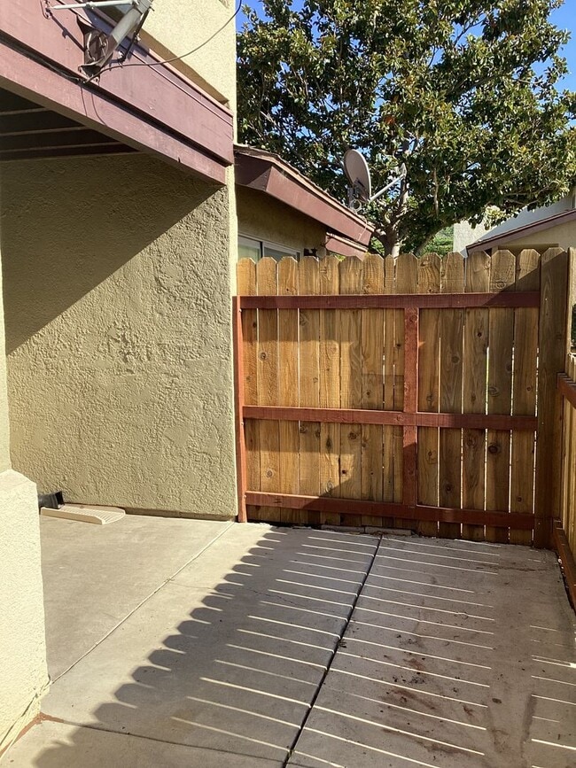 Building Photo - Large Two Story Condo In the Orcutt Bluffs with Easy Access to 135/Vandenberg SFB