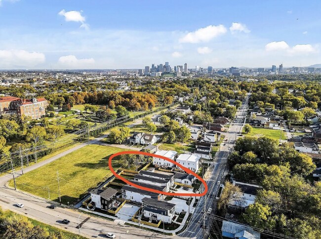Building Photo - Modern Downtown Nashville 4 Bed, 3.5 Bath Home with Designer Finishes and Fully Fenced Backyard