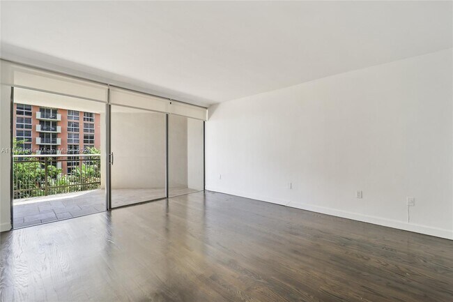 Building Photo - 2901 S Bayshore Dr