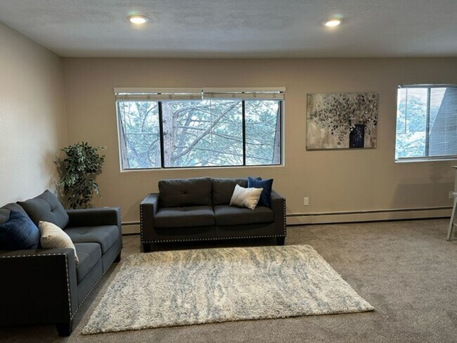 Building Photo - Updated Condo with outdoor Pool  ***Next t...