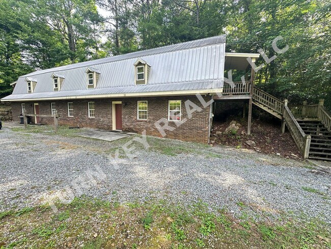 Primary Photo - 110 Clay Dr