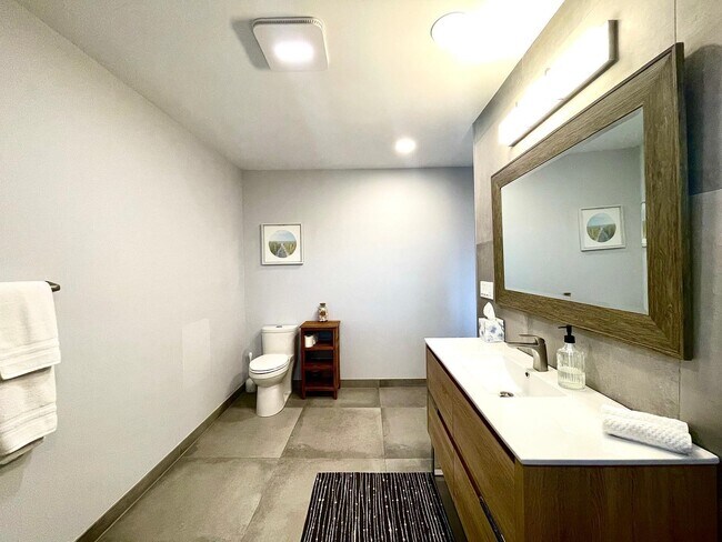 Building Photo - 203 Seacrest Ln