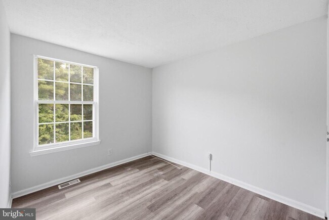 Building Photo - 217 Vista Ct