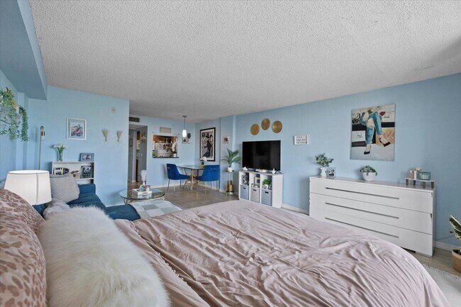 Building Photo - 2560 S Ocean Blvd