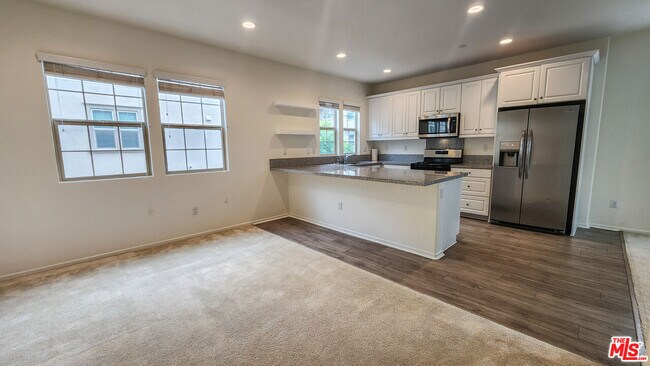 Building Photo - 835 Orchid Way