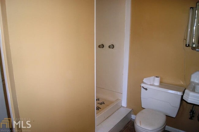 Building Photo - 294 Longview Dr