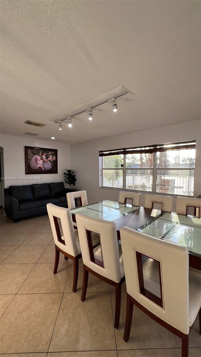 Building Photo - 1590 Seagrape Way